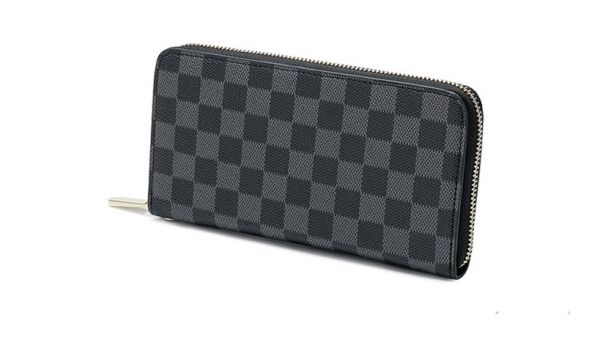 
					Чорний шкіряний гаманець, унісекс, прямокутний, чотири відділення