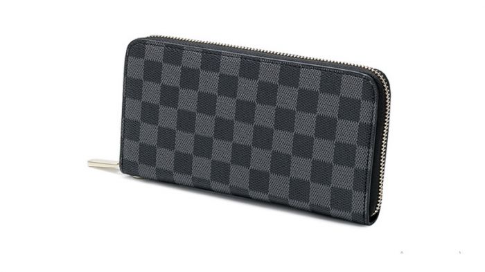 
					Чорний шкіряний гаманець, унісекс, прямокутний, чотири відділення