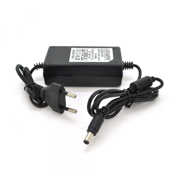 
					Імпульсний блок живлення 5В 3А (15Вт) ZH-0503000  штекер 5.5 / 2.1 довжина 1м Q200