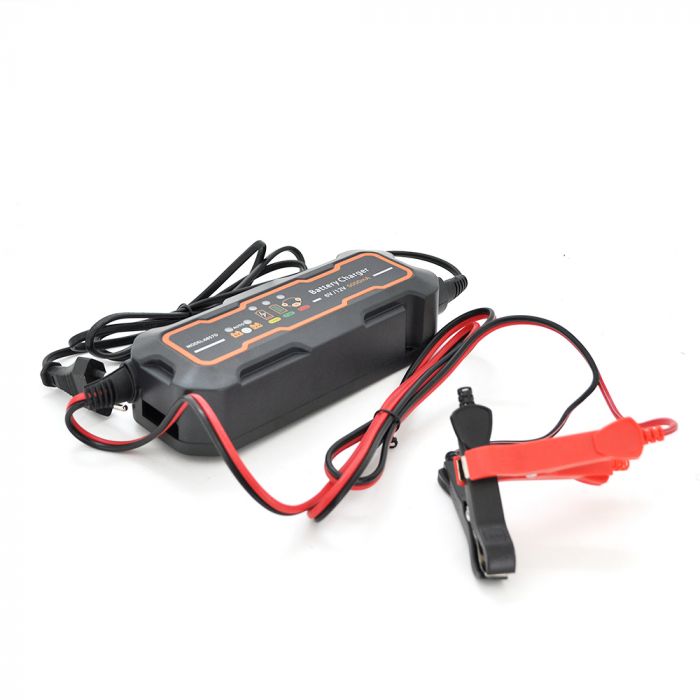 
					Автомобільний зарядний пристрій MERLION-BYGD 6V / 12V 5А, c індикацією, AC 200V-240V, DC 6V-12V / 0.9A + крокоділли, Q4