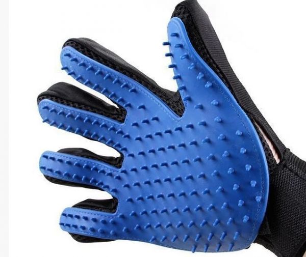 
					Рукавичка для вичісування шерсті True Touch