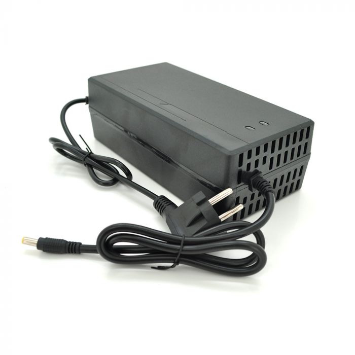 
					Зарядний пристрій для літієвих акумуляторів 54,6V 8A, штекер 5,5*2,5, 110V, BOX