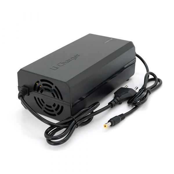 
					Зарядний пристрій Jinyi для літієвих акумуляторів 48V 5A, штекер 5,5, з індикацією, DC:54,6V 5A, BOX