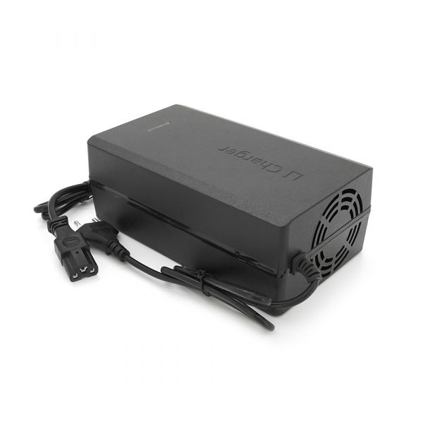 
					Зарядний пристрій Jinyi для літієвих акумуляторів 60V 8A, штекер 3-pin, з індикацією, DC:71,4V 8A, BOX